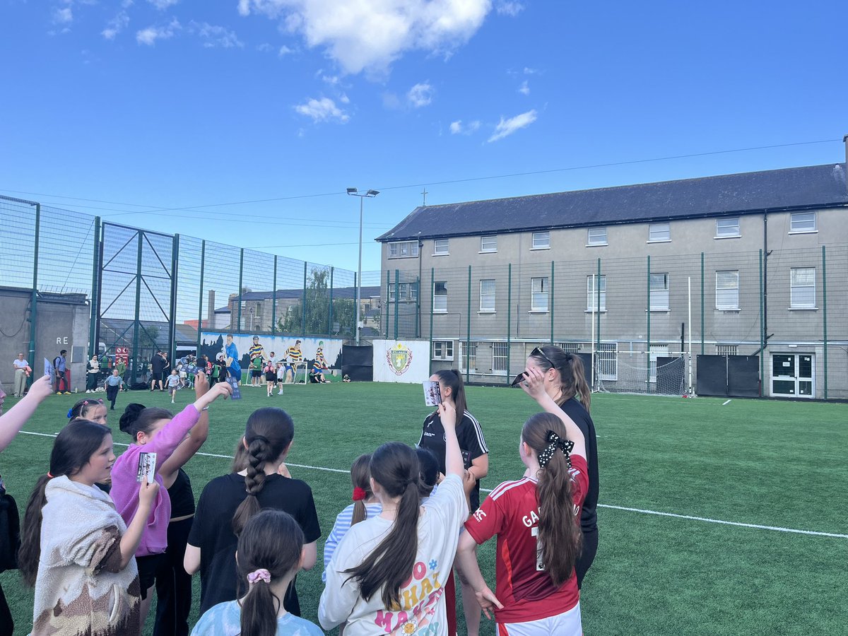 Another busy week for the girls this week ahead of their All-Island Cup clash against Shelbourne. Rachael Kelly and Aoibhe Brennan visited the girls in St.Vincent’s GNS and Roisin McGovern joined Rachael and the rest of the girls at Street Leagues on Wednesday ⚽️ 

Kick off is