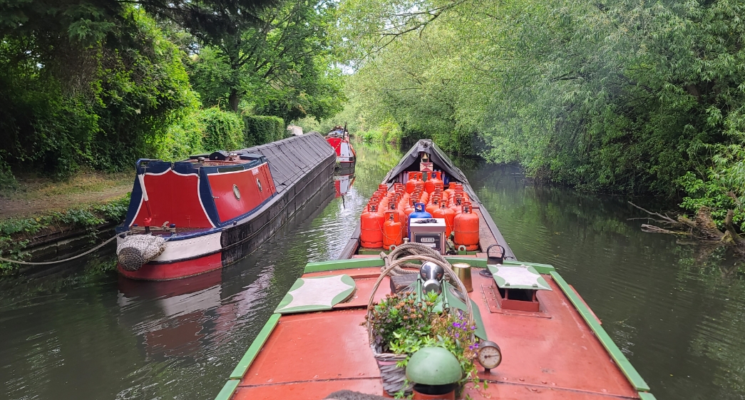 I have my phone number, calls, sms and whatsapp back.
Heading up to Kings Langley today, and will stay there until Winkwell reopens Wednesday at the earliest.
Catching up with the last of the messages.