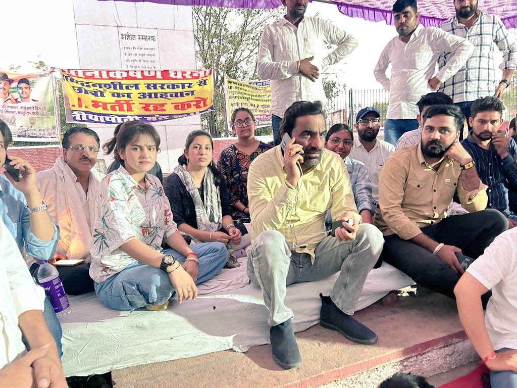 Anshu choudhary (@anshujaat21) on Twitter photo जब संघर्ष का रास्ता चुन ही लिया तो
पीछे मुड़कर क्या देखना
क्यों हार जीत की चिंता करनी
#SI_भर्ती_2021_रद्द_करो
#युवा_आक्रोश_महारैली
#25_मई_जयपुर_चलो
<a href="/hanumanbeniwal/">HANUMAN BENIWAL</a> <a href="/kanikabeniwal51/">Kanika Beniwal</a> <a href="/drshravanosian/">Dr. Shravan Choudhary</a> <a href="/VijayBeniwal_/">Vijaypal Beniwal</a> <a href="/manphoolsaran7/">MP Saharan</a> <a href="/SantoshBishnoi_/">Santosh Bishnoi</a> <a href="/shekharcanada/">Shekhar Choudhary</a> <a href="/CommandoUttam/">Cdo. Uttam कड़वासरा</a> जब संघर्ष का रास्ता चुन ही लिया तो
पीछे मुड़कर क्या देखना
क्यों हार जीत की चिंता करनी
#SI_भर्ती_2021_रद्द_करो
#युवा_आक्रोश_महारैली
#25_मई_जयपुर_चलो
<a href="/hanumanbeniwal/">HANUMAN BENIWAL</a> <a href="/kanikabeniwal51/">Kanika Beniwal</a> <a href="/drshravanosian/">Dr. Shravan Choudhary</a> <a href="/VijayBeniwal_/">Vijaypal Beniwal</a> <a href="/manphoolsaran7/">MP Saharan</a> <a href="/SantoshBishnoi_/">Santosh Bishnoi</a> <a href="/shekharcanada/">Shekhar Choudhary</a> <a href="/CommandoUttam/">Cdo. Uttam कड़वासरा</a>