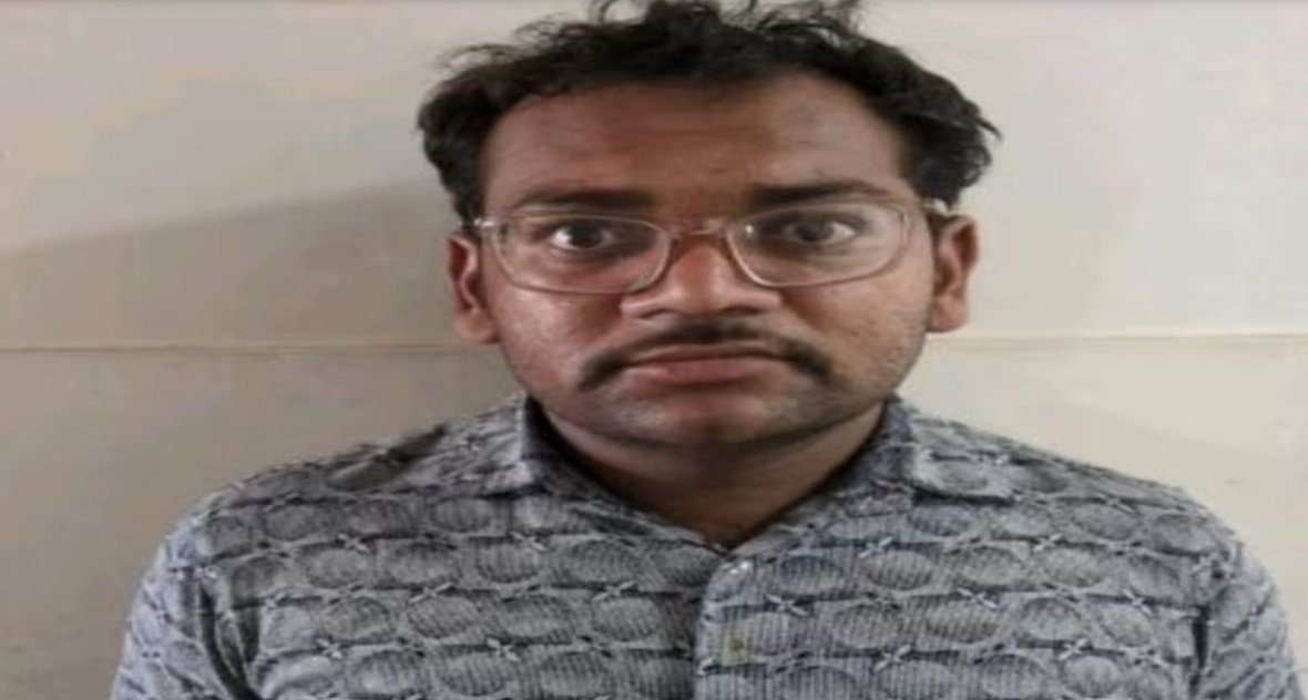 Rashtra_TV's tweet image. गुजरात सीमा से पकड़ा गया पाक जासूस! 🇮🇳
संवेदनशील जानकारियां भेज रहा था पाकिस्तान को, ATS ने की गिरफ्तारी। अहमदाबाद में होगी प्रेस कॉन्फ्रेंस।
#GujaratNews #PakSpyArrested #ATSAction #NationalSecurity #BreakingNews #DeshKeDushman