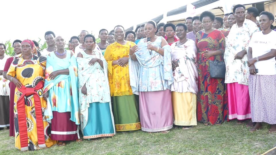 Nyakikongoro_R's tweet image. I was happy to attend Kagango women’s day . I appreciated the women for the work they are doing to support their families. I urged them to utilize government programs especially UWEP and PDM.