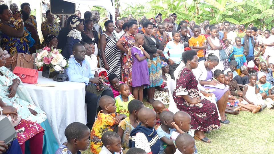 Nyakikongoro_R's tweet image. I was happy to attend Kagango women’s day . I appreciated the women for the work they are doing to support their families. I urged them to utilize government programs especially UWEP and PDM.