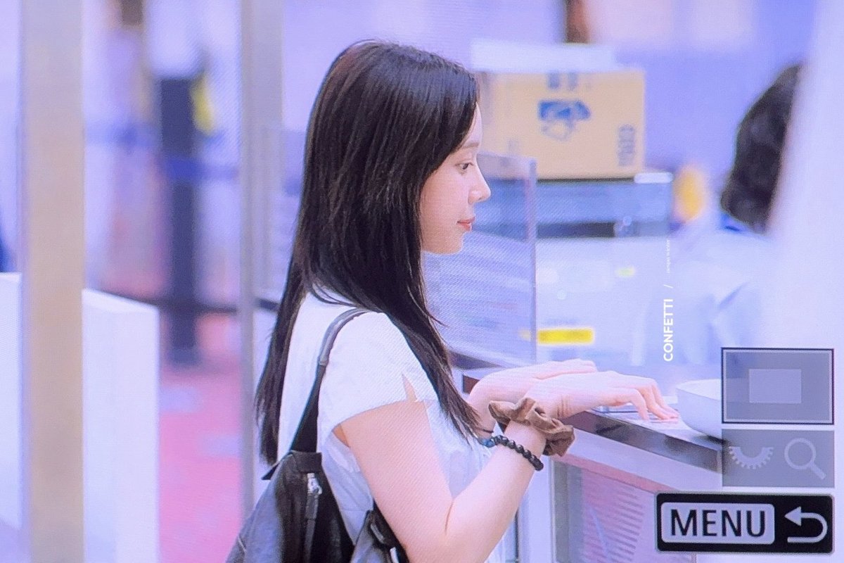 ae_snowflake's tweet image. 空港でのウィンター清楚系お姉さんかと思いきやふとした瞬間の赤ちゃんみが強すぎて愛おしい🥹🫳👶🏻🤍