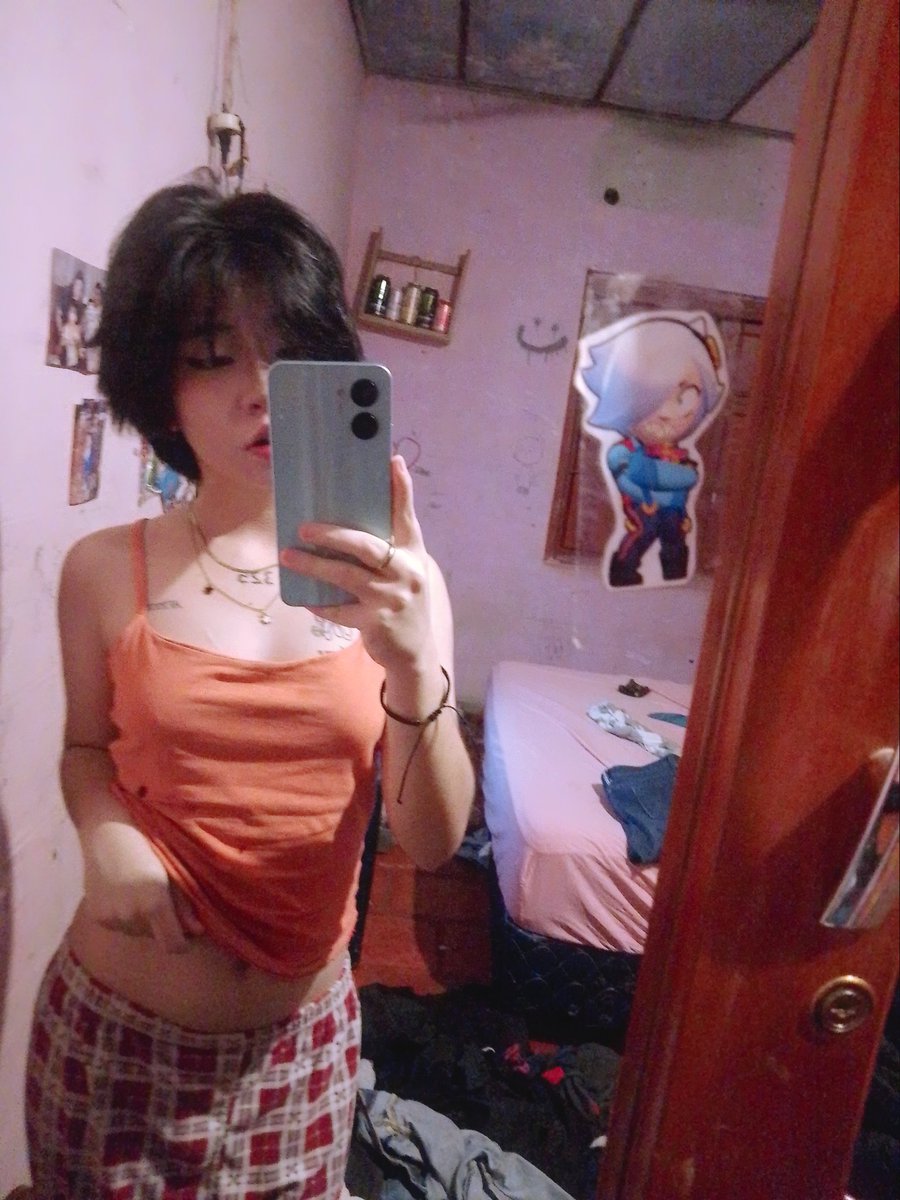 Definitivamente no pienso volver a #edtwt pero a #shtwt definitivamente que sí, ando ovulando y me quiero cortar por eso tipo no se wn es rico alabestia es riquísimo cortarse