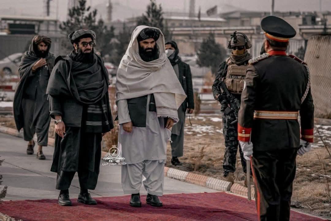 له ننګونو یــې دی ډک،
 د ژوند کتـاب
🌷