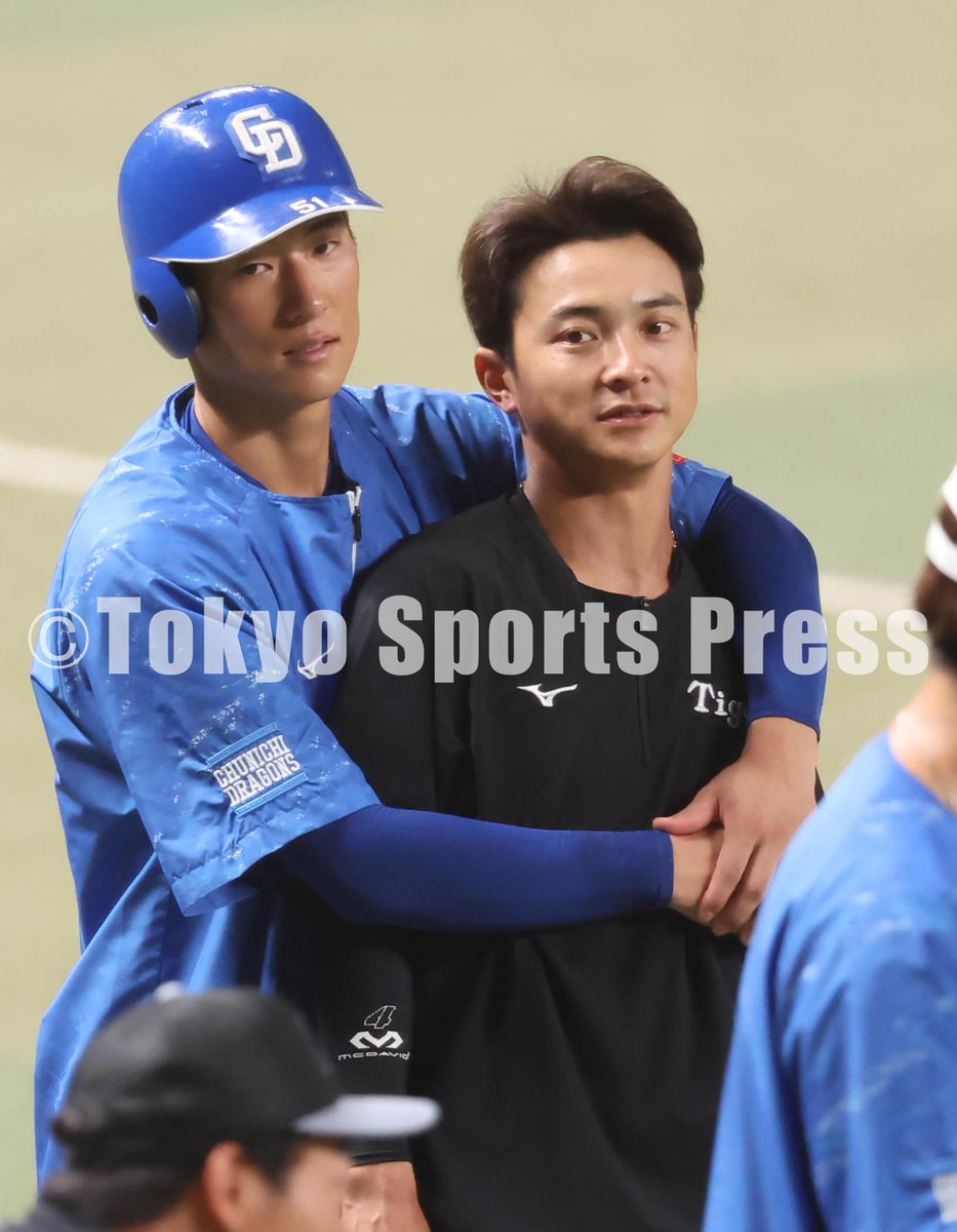 2026年　中日ドラゴンズ　当たりだるまアクスタ　山本泰寛 中日ドラゴンズ ガチャオーロラアクリルスタンド 山本泰寛 - メルカリ