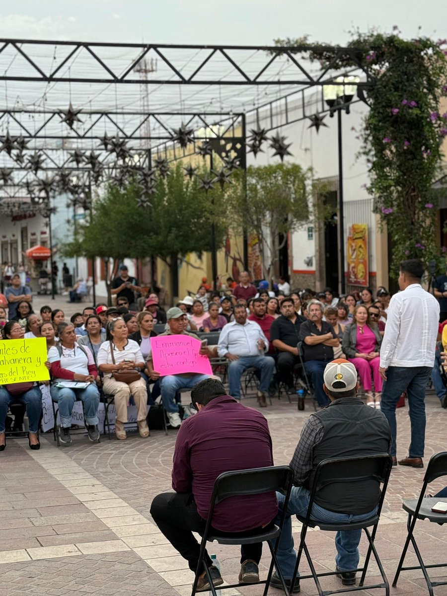 Hoy vivimos una #AsambleaInformativa llena de fuerza y participación.

Platicamos con la gente sobre este gran paso que daremos el 1ro de junio: Por primera vez, ejerceremos el derecho de votar por jueces y magistrados ⚖️🗳️

¡Ahora el pueblo también decide justicia!
Desde Apaseo