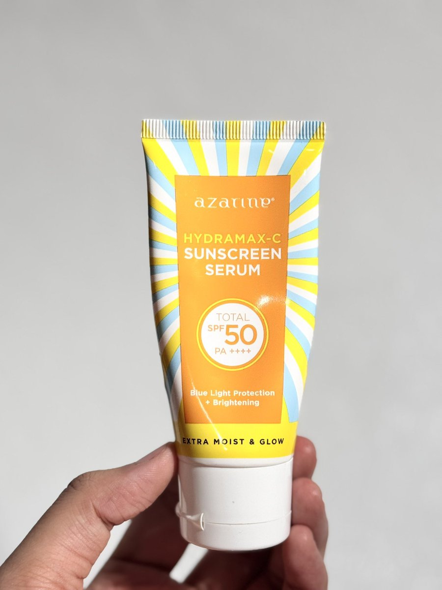 hotdeestuffs's tweet photo. Di tengah gempuran sunscreen viral, satu yang konsisten: 

✨Azarine✨

Re-apply gampang, SPF nyata, kulit tetap aman, dan yang paling penting dompet nggak nangis in #ThisEconomy... 

buat di rumah                                 buat diluar https://t.co/rrumfXyP4s