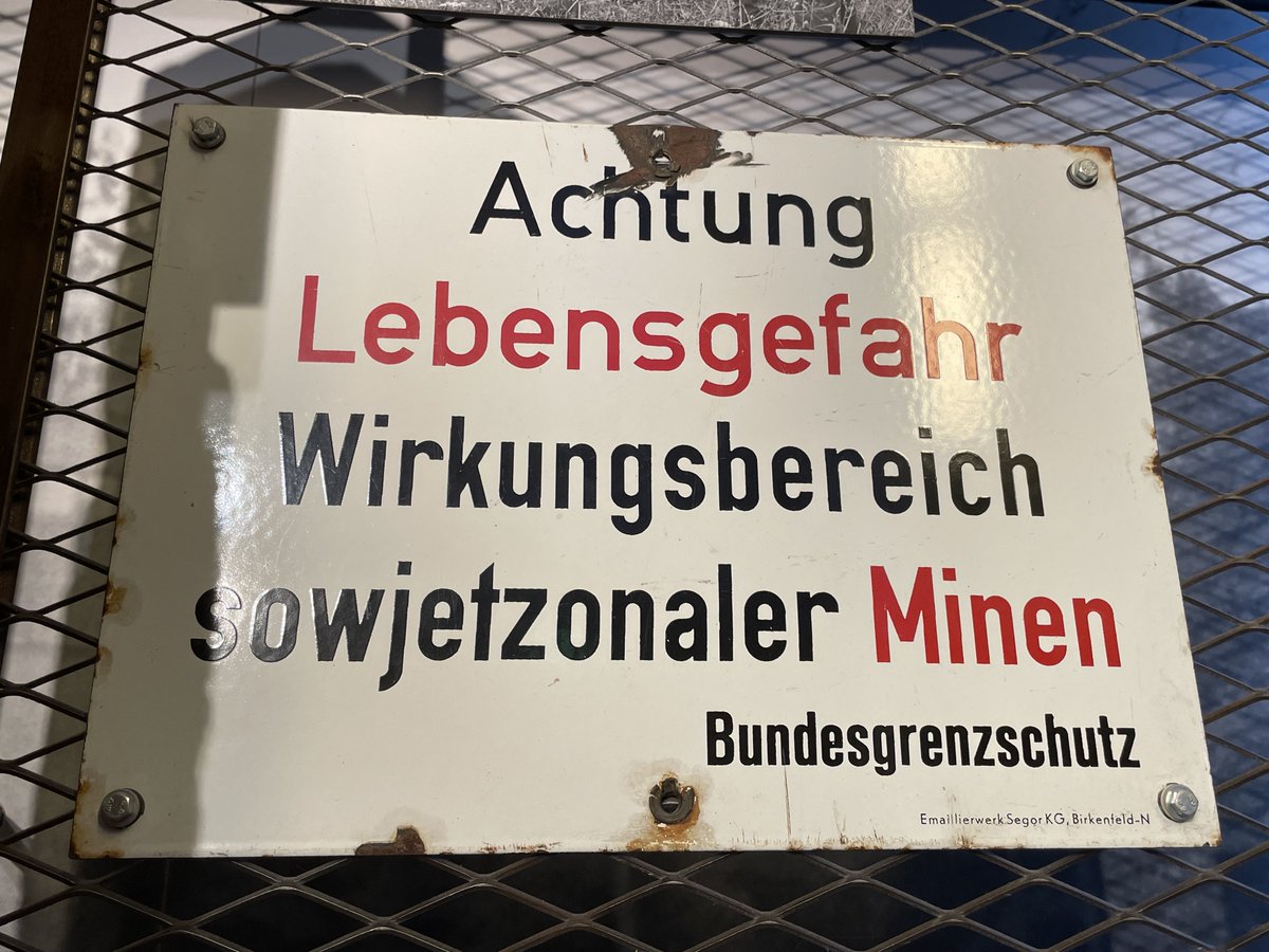 Morgen erzähle ich euch in „Wolken und Kastanien“ von der deutsch-deutschen Grenze, vom Schwimmen in der Elbe und einem unsichtbaren Mann. Tragt euch gern hier ein, dann habt ihr die Geschichte zum Frühstück im Postfach! 👉🏼 steadyhq.com/de/renatus-dec…
