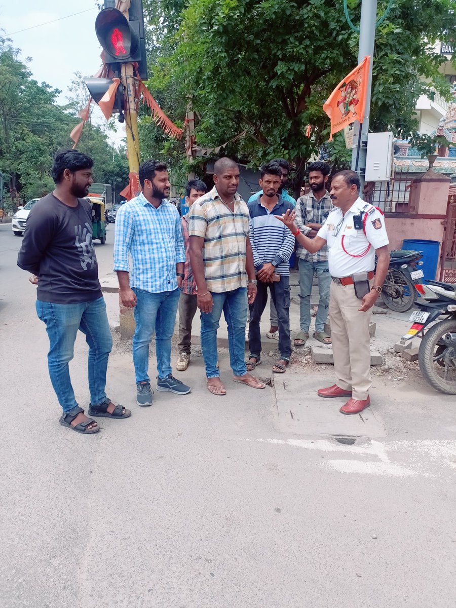 HAL AIRPORT TRAFFIC BTP (@halairporttrfps) on Twitter photo Our officers and staff organised a road safety and helmet awareness program to commuters at Anjaneya junction.
#FollowTrafficRules
#Awareness
<a href="/CPBlr/">CP Bengaluru ಪೊಲೀಸ್ ಆಯುಕ್ತ ಬೆಂಗಳೂರು</a> <a href="/Jointcptraffic/">Joint CP, Traffic, Bengaluru</a> <a href="/DCPTrEastBCP/">DCP Traffic East ಉಪ ಪೊಲೀಸ್ ಆಯುಕ್ತರು ಸಂಚಾರ ಪೂರ್ವ</a> <a href="/acpwfieldtrf/">ACP Traffic Whitefield ಎಸಿಪಿ ಸಂಚಾರ ವೈಟ್ ಫೀಲ್ಡ್</a> <a href="/blrcitytraffic/">ಬೆಂಗಳೂರು ಸಂಚಾರ ಪೊಲೀಸ್ BengaluruTrafficPolice</a> <a href="/BlrCityPolice/">ಬೆಂಗಳೂರು ನಗರ ಪೊಲೀಸ್ BengaluruCityPolice</a> Our officers and staff organised a road safety and helmet awareness program to commuters at Anjaneya junction.
#FollowTrafficRules
#Awareness
<a href="/CPBlr/">CP Bengaluru ಪೊಲೀಸ್ ಆಯುಕ್ತ ಬೆಂಗಳೂರು</a> <a href="/Jointcptraffic/">Joint CP, Traffic, Bengaluru</a> <a href="/DCPTrEastBCP/">DCP Traffic East ಉಪ ಪೊಲೀಸ್ ಆಯುಕ್ತರು ಸಂಚಾರ ಪೂರ್ವ</a> <a href="/acpwfieldtrf/">ACP Traffic Whitefield ಎಸಿಪಿ ಸಂಚಾರ ವೈಟ್ ಫೀಲ್ಡ್</a> <a href="/blrcitytraffic/">ಬೆಂಗಳೂರು ಸಂಚಾರ ಪೊಲೀಸ್ BengaluruTrafficPolice</a> <a href="/BlrCityPolice/">ಬೆಂಗಳೂರು ನಗರ ಪೊಲೀಸ್ BengaluruCityPolice</a>
