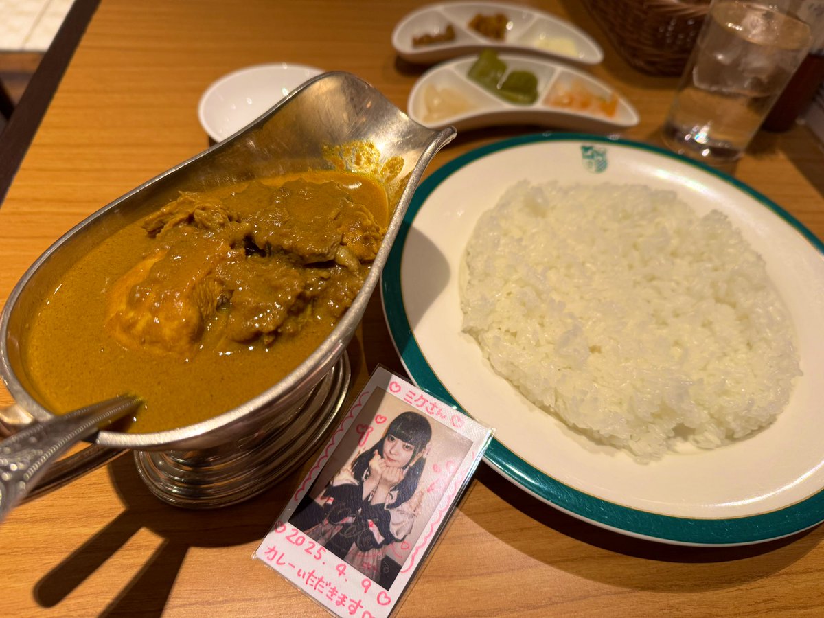 久しぶりに中村屋のカレー食べたけどこんなに高かったかな…ここのカレーがなんだかんだ1番好きなんだけど、この値段だとなかなか食えない🤔しかし旨いなぁ🍛