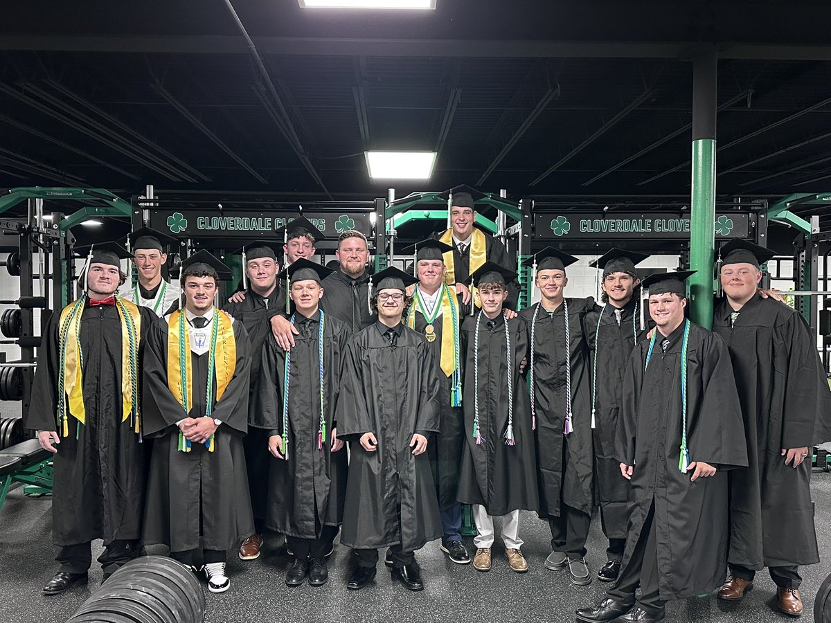 Class of 2025. Thank you for everything you’ve done for our program! 🍀🏈