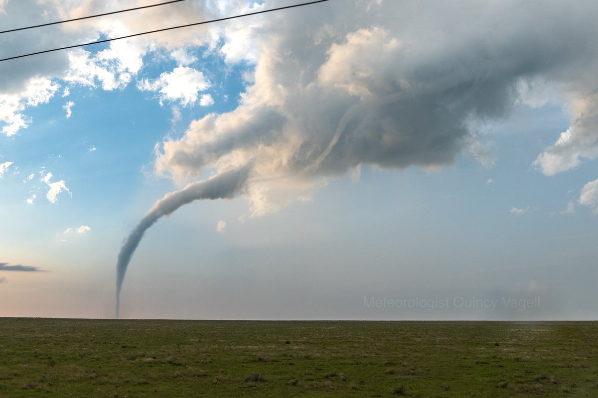 stormchaserQ's tweet image. Various rope-out stages of tonight’s tornado near Kit Carson, CO @NWSGoodland