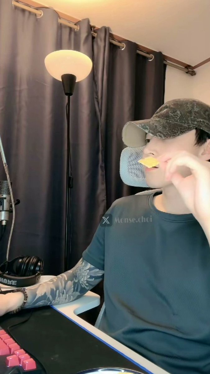 Yadijungkbts's tweet photo. Live de Cleaun Ayer. Screenshots of Cleaun on tiktok 🥰♥️💜 #220525
#Cleaun_VAV #TikTokLIVE #VAV #monsechoi #fypシviral #teamcleaun #cleaunvav 🐝 #Cleaun #GyeoUlVAV #vav_gyeoul #KimJungeoun https://t.co/BCOENFBS2r