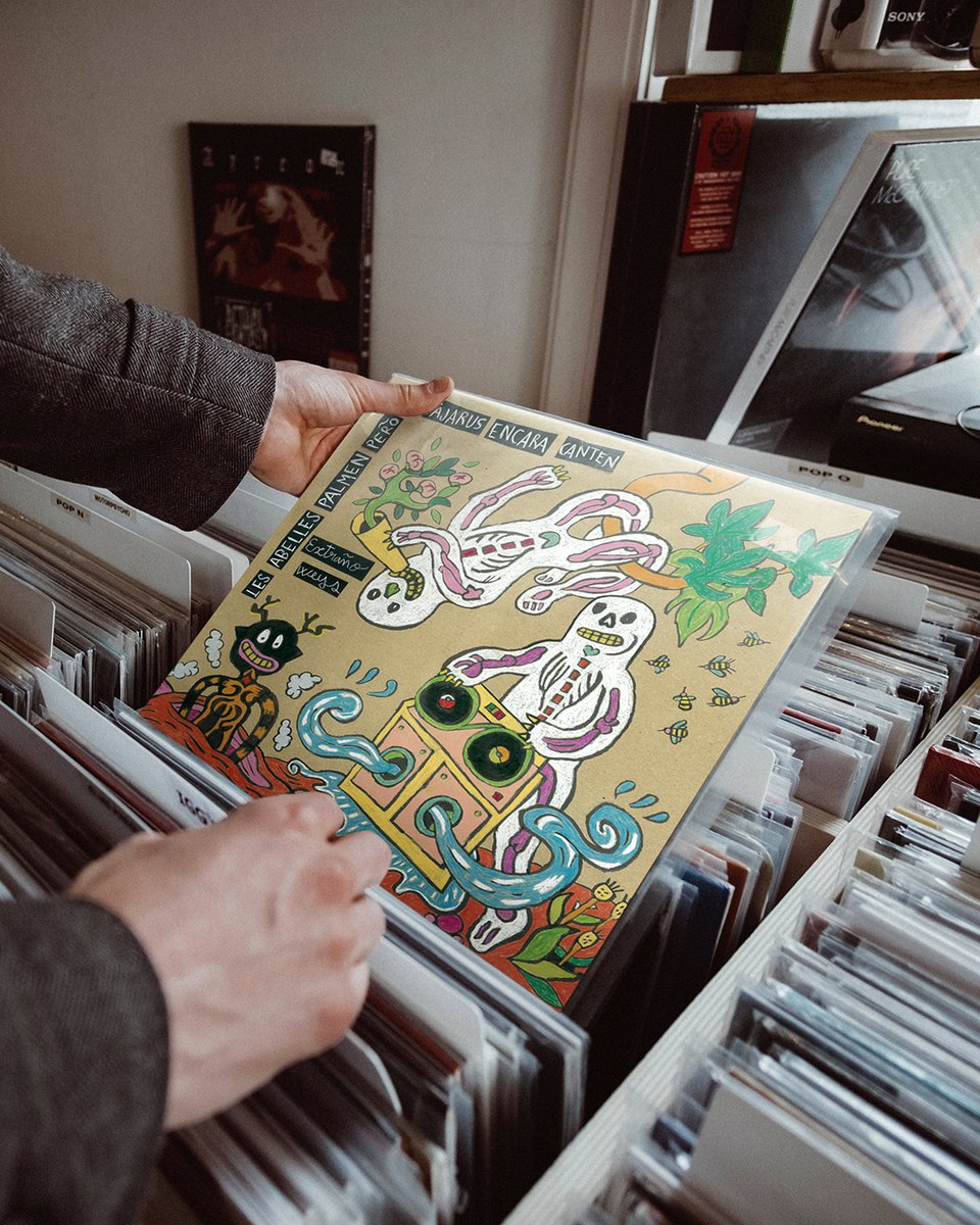 EXTRAÑO WEYS
"Les abelles palmen però els pàjarus encara canten"
Últimes còpies en vinil d'aquesta joia recent del hip-hop nostrat, amb els beats de <a href="/viktorpizza/">V. PIZZA</a> i les rimes de Rodrigo Laviña. Fes-lo teu aquí: bankrobber.net/producto/les-a…