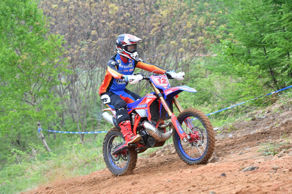 WEX鈴蘭、前日恒例のセクションスクールの様子です。
講師は齋藤 祐太朗選手です！#JNCC #ERINコーティング #豊実精工 #HOJITSU