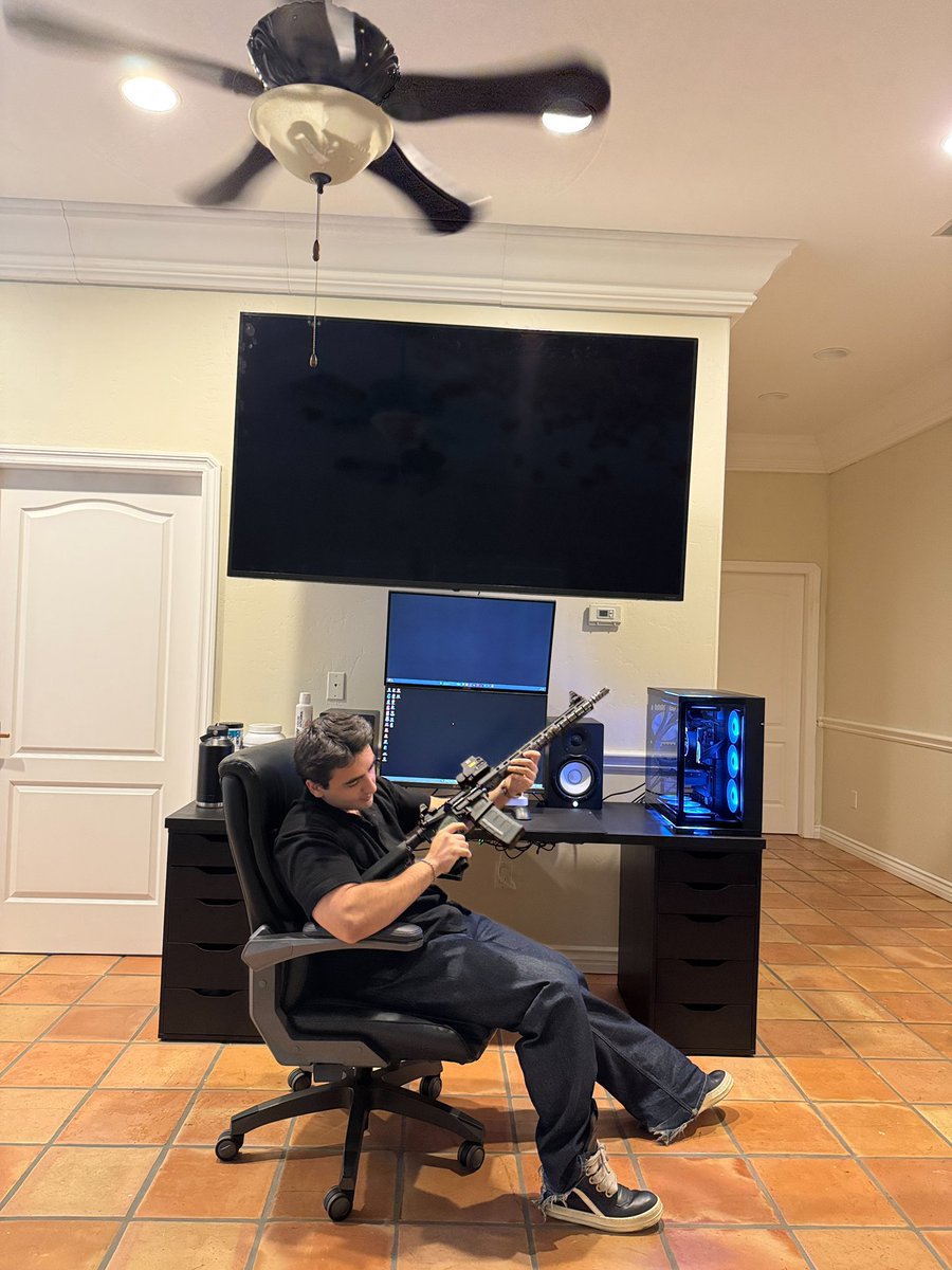 alex tweet media