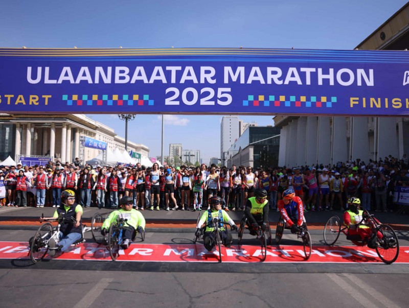 Цэцэрлэгийн багш ажилчидыг зүгээр амраачих тэхүү. Энэ нэг юмандаа оролцуулах гээд цэцэрлэг болгоноос 10 хүн хүчээр оруулах юм. Бас тэгээд 10,000 төгрөгөөр номероо зарна. 
Амраахгүй
Цалин өгөхгүй
Харин ч такстай
<a href="/KhNyambaatar/">Х.Нямбаатар</a> 
#ОгцрохАмархан2025