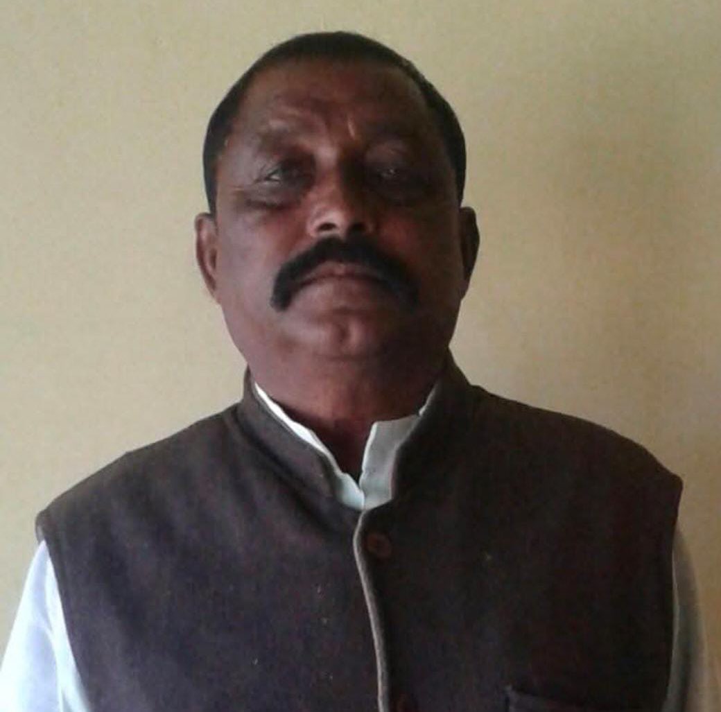 झामुमो के मजबूत स्तंभ, चिनियां के पूर्व मुखिया राम नाथ तूरी जी के निधन का समाचार अत्यंत पीड़ादायक है।

मेरी संवेदनाएं शोक संतप्त परिजनों के साथ हैं। दुःख की इस घड़ी में हम सब शोकाकुल परिजनों के साथ हैं।

ईश्वर दिवंगत पुण्यात्मा को शांति एवं शोकाकुल परिजनों को यह दुःख सहन करने की