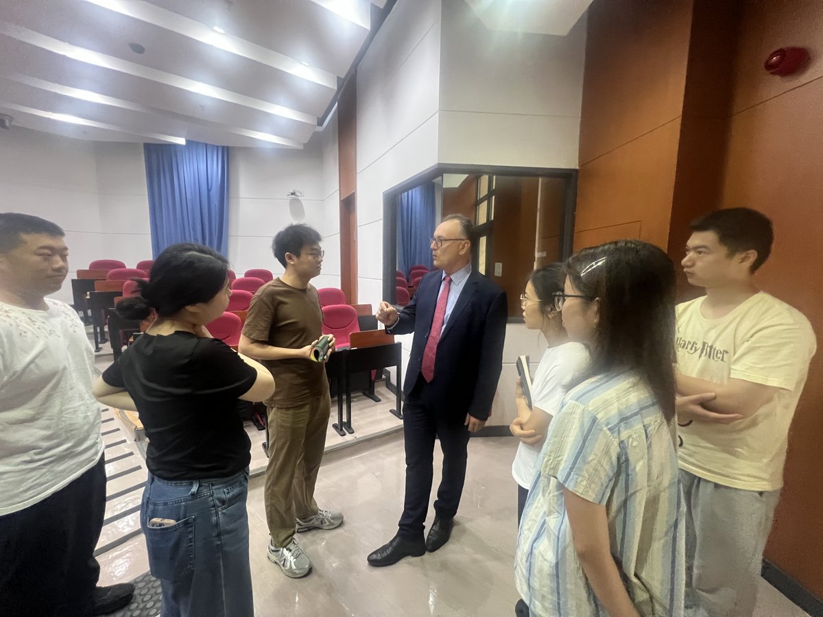 Iek Man Lei (@iekmanlei) on Twitter photo Huge thanks to George <a href="/GeorgeMalliaras/">George Malliaras</a> for visiting us <a href="/UM_1981/">University of Macau</a>! We all had a fantastic time, and your talk truly inspired us. Look forward to seeing you again.🤩
<a href="/andy_wangw/">Andy Wang</a> Huge thanks to George <a href="/GeorgeMalliaras/">George Malliaras</a> for visiting us <a href="/UM_1981/">University of Macau</a>! We all had a fantastic time, and your talk truly inspired us. Look forward to seeing you again.🤩
<a href="/andy_wangw/">Andy Wang</a>