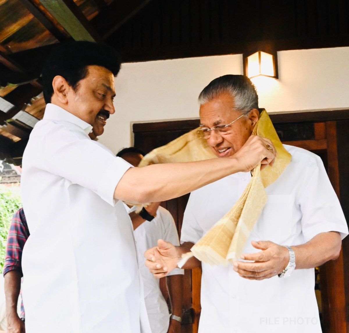 M.K.Stalin (@mkstalin) on Twitter photo ബഹുമാനപ്പെട്ട കേരള മുഖ്യമന്ത്രി, പ്രിയ സഖാവ് <a href="/pinarayivijayan/">Pinarayi Vijayan</a>-ന് ഹൃദയം നിറഞ്ഞ പിറന്നാളാശംസകൾ നേരുന്നു. പുരോഗമനപരമായ ഭരണത്തോടുള്ള താങ്കളുടെ സമർപ്പണവും ഫെഡറലിസത്തോടും മതേതരത്വത്തിനോടുമുള്ള നമ്മുടെ പ്രതിബദ്ധതയും തമിഴ്നാടും കേരളവും തമ്മിലുള്ള ബന്ധത്തെ ശക്തമാക്കുന്നു.
ഇരു ബഹുമാനപ്പെട്ട കേരള മുഖ്യമന്ത്രി, പ്രിയ സഖാവ് <a href="/pinarayivijayan/">Pinarayi Vijayan</a>-ന് ഹൃദയം നിറഞ്ഞ പിറന്നാളാശംസകൾ നേരുന്നു. പുരോഗമനപരമായ ഭരണത്തോടുള്ള താങ്കളുടെ സമർപ്പണവും ഫെഡറലിസത്തോടും മതേതരത്വത്തിനോടുമുള്ള നമ്മുടെ പ്രതിബദ്ധതയും തമിഴ്നാടും കേരളവും തമ്മിലുള്ള ബന്ധത്തെ ശക്തമാക്കുന്നു.
ഇരു