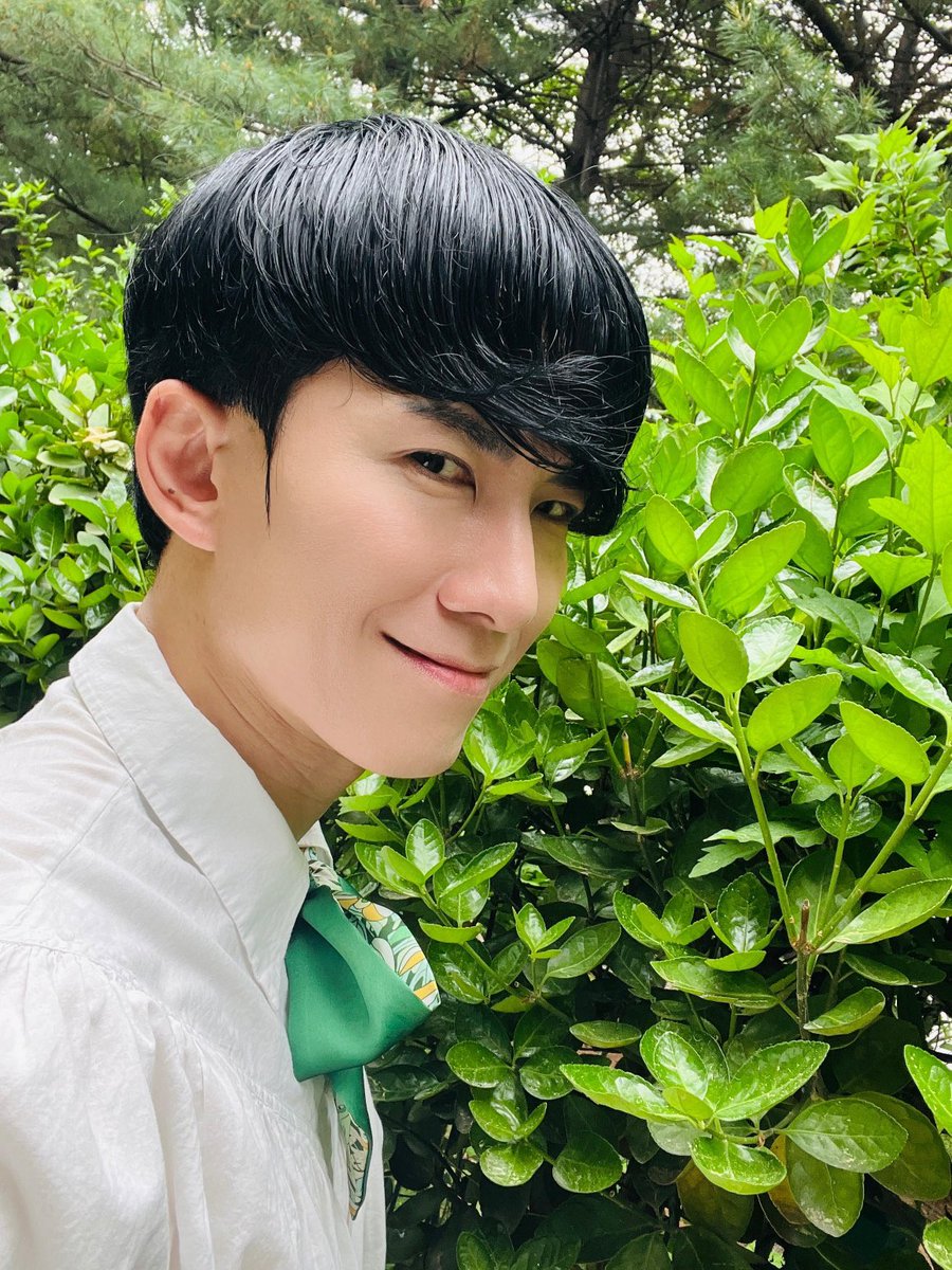 17again000's tweet image. 🎤#정동화의레드카펫

[D-1]

..초록..참 좋은 제목이야

“정동화의 레드카펫” 
2025년 5월 25일 
일요일 오후 3시 / 6시 30분
홍대 구름아래소극장

#정동화 #레드카펫