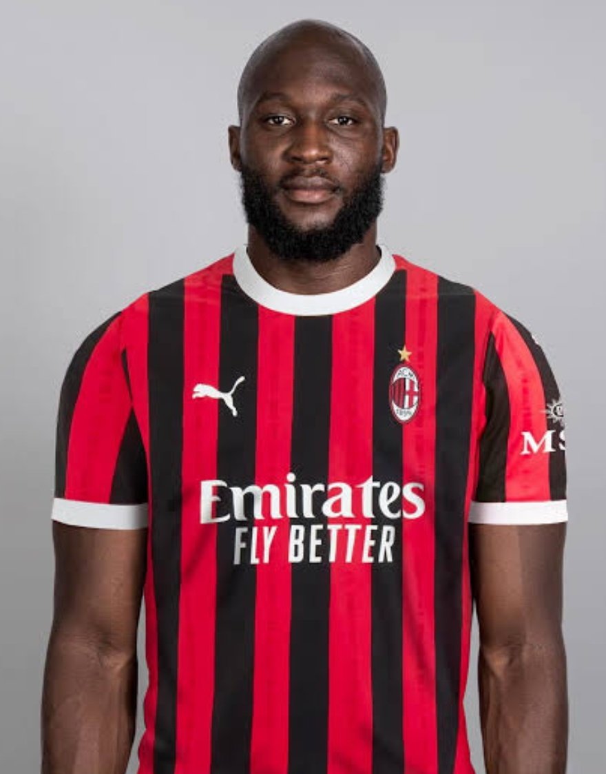 rossonerifreak's tweet photo. he scored an o.g vs Sevilla, taking away EL trophy from Inter. 
he blocked Di Marco's header and missed a sitter vs City, taking away CL trophy from Inter. 
he scored the winner vs Cagliari, taking away Scudetto from Inter. 

it turns out Lukaku IS The King of Milan(o). 🔴⚫ https://t.co/ULGaaJzOwH