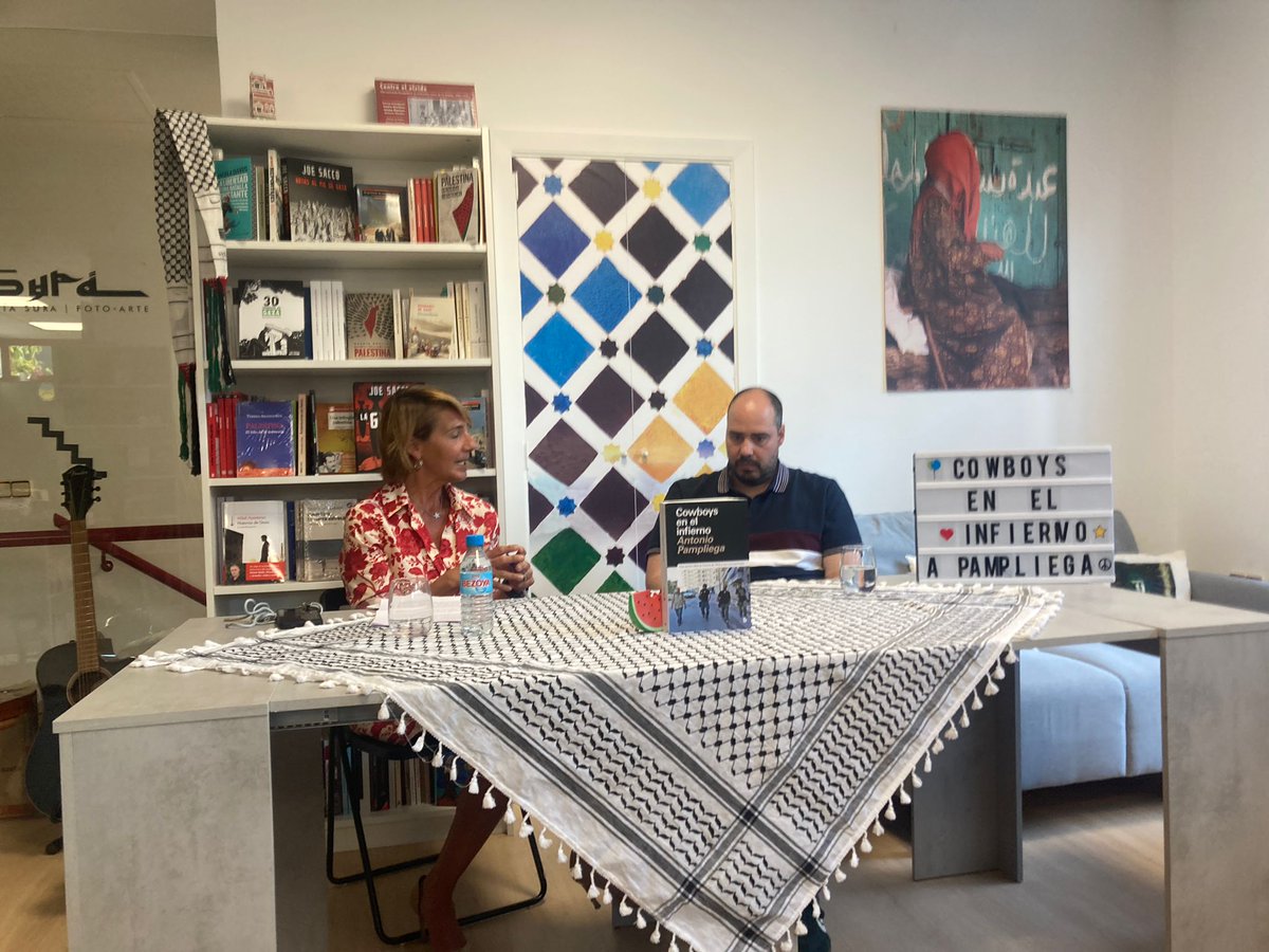 Presentando el nuevo libro de <a href="/APampliega/">Antonio Pampliega</a> conversaciones entre amigos y compañeros...