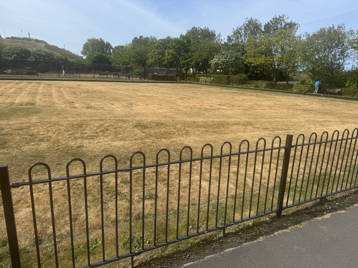 skipper9999's tweet photo. @RathboneKeswick @rfj1966 @JohnGal_luvlife @Sunnysidegh @magsLancashire @dash_beck2 @BrookinKath @keswickbootco @PeterLazzari1 @a69johnson @martin_s_wood South Shields Parks are Brown https://t.co/C6RoazJFe8