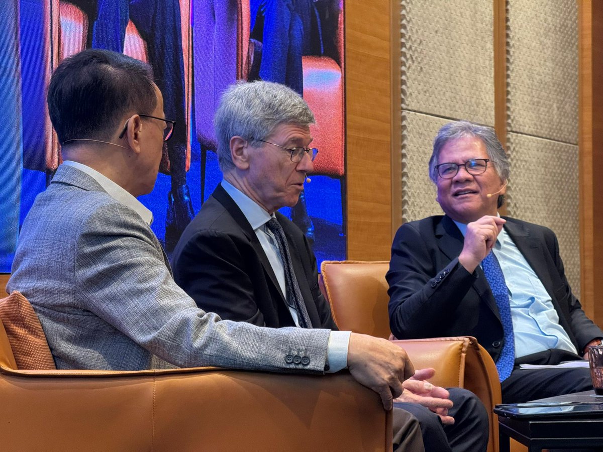 It was a real honour and privilege to share the stage yesterday with two illustrious Jeffreys. At an event hosted by Tan Sri Sir Jeffrey Cheah, I had the pleasure of moderating a session with Professor Jeffrey Sachs on the topic “ASEAN in a Shifting Global Order.”

Professor