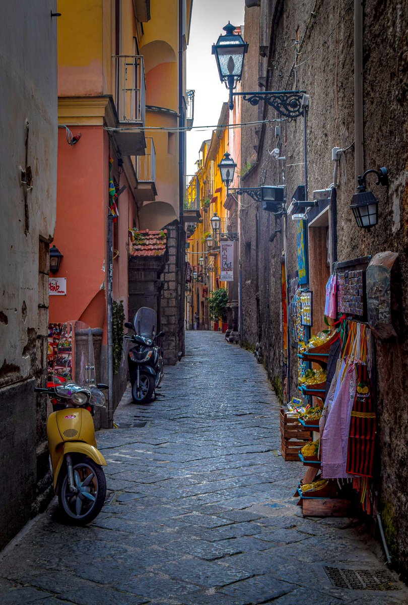 CharmOfCulture's tweet photo. 📍Napoli, Italy 🇮🇹 

‘Nowhere have I seen such life, such vibrancy, such noise, such color. Naples lives at a different speed’

— Elena Ferrante https://t.co/JHtSff8L5I