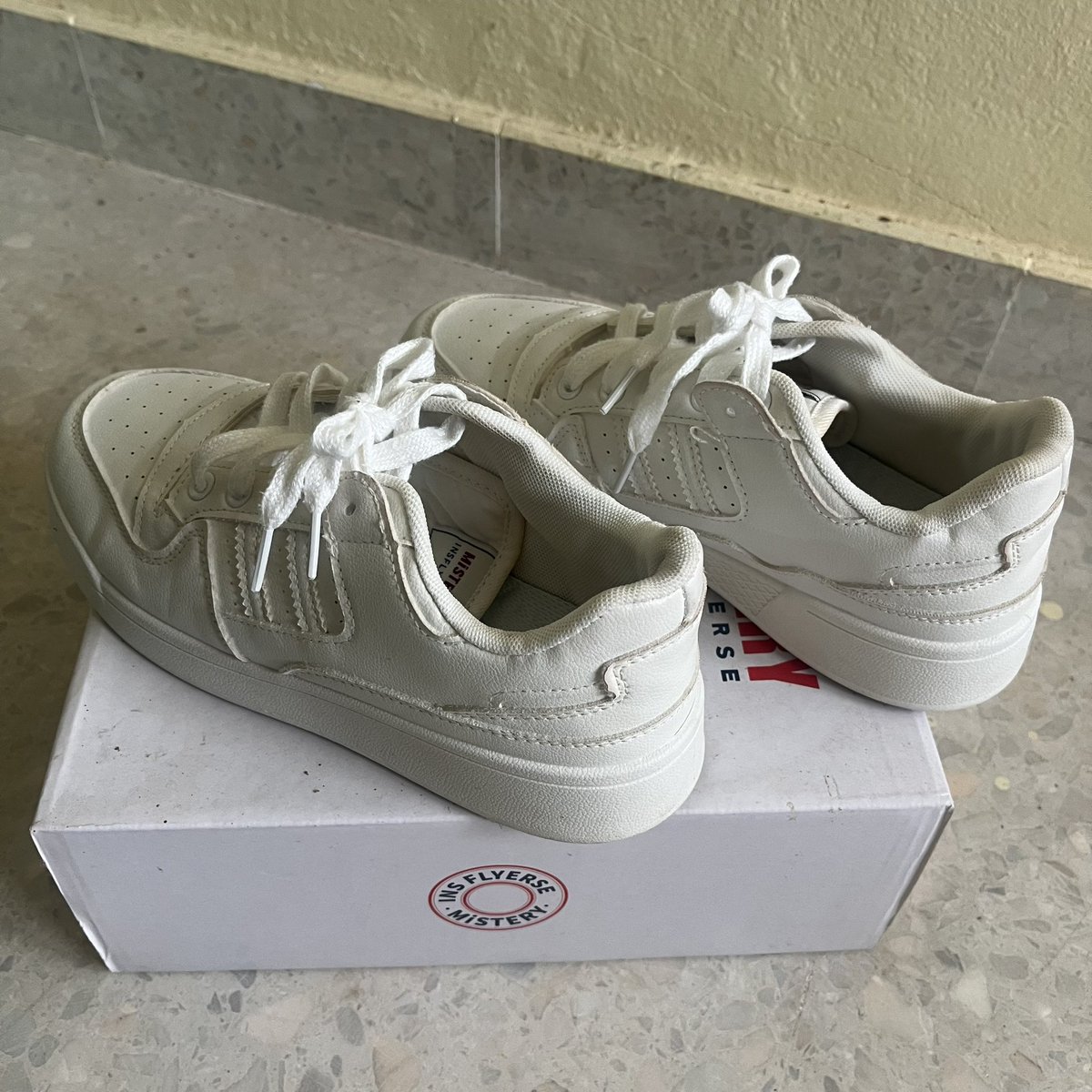 callmeminech's tweet photo. รองเท้าผ้าใบ Mistery Size 40 ด้านในยาว 25 ซม.

120฿ https://t.co/dku27P9P7R