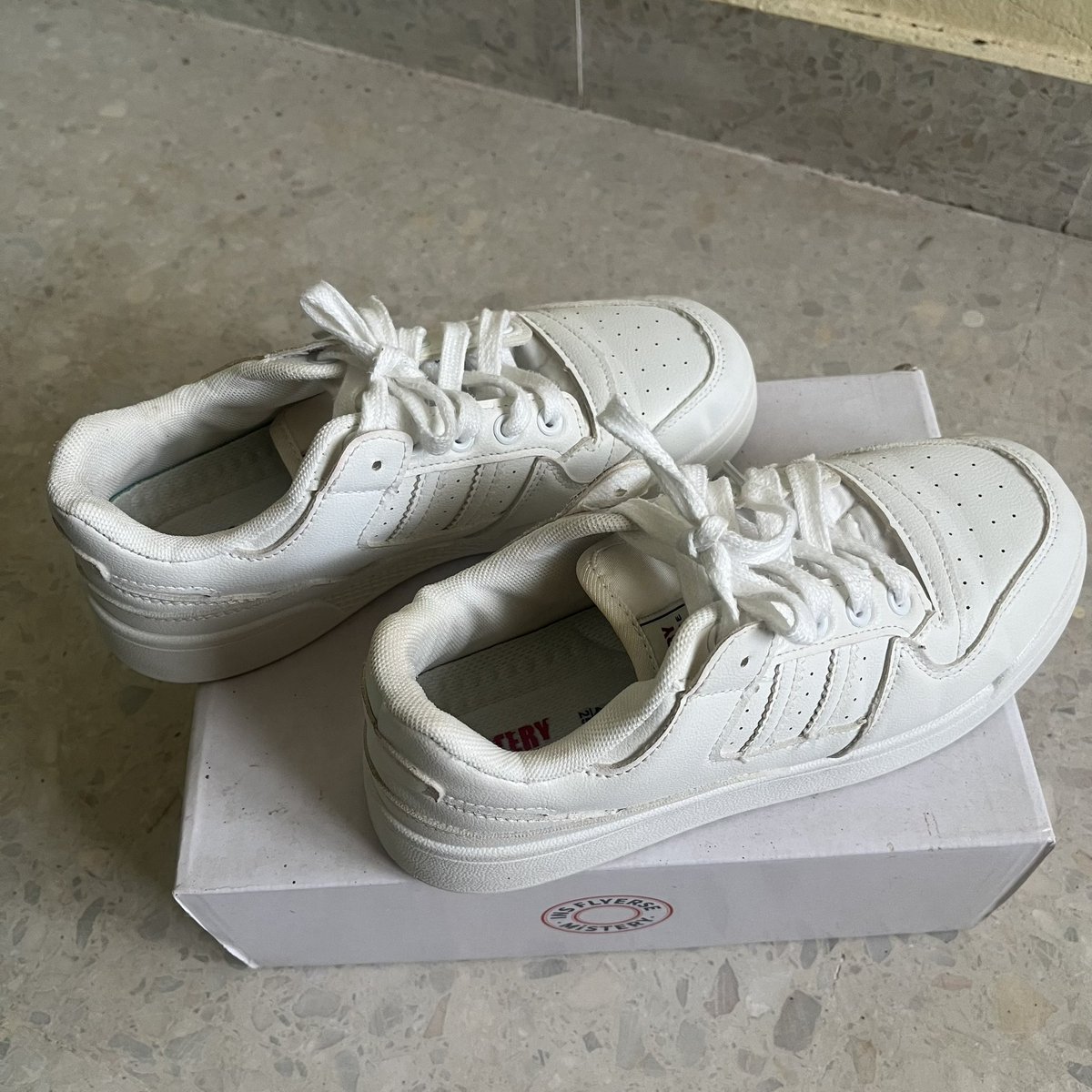 callmeminech's tweet photo. รองเท้าผ้าใบ Mistery Size 40 ด้านในยาว 25 ซม.

120฿ https://t.co/dku27P9P7R
