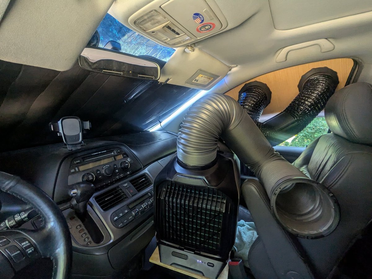 When you see a car window vented like this, you know someone’s riding in cool comfort. Got your own WAVE-style setup? Show it off below! #OutHereInComfort #EcoEchoes #PoweredbyEcoFlow