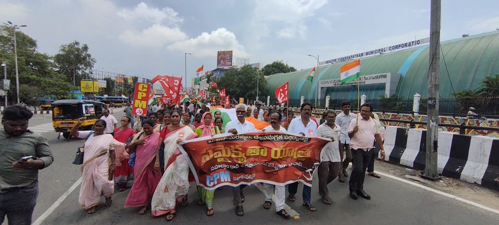 vsrcpm's tweet photo. మత సామరస్యం, దేశ సమగ్రత పరిరక్షణ కోసం దేశ ప్రజలు, యువత ముందుకు రావాలని విశాఖలో ప్రారంభమైన సమైక్యతా ర్యాలీలో..
#vsrcpim #vsrcpm #vsrinivasarao #VSR #CPIMAP #CPIM #CPM #CPIMVIZAG #Vizag #vizagcity #UnityRally #samaikyatarally #AndhraPradesh https://t.co/KWsG9TUj7S