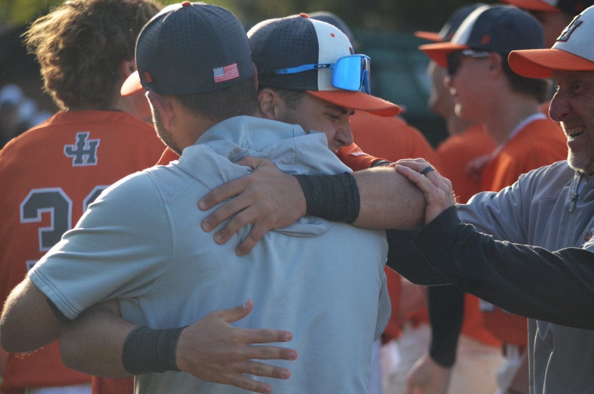 Dion_JTsports's tweet photo. Over the years Chuck Meister and Wally Brownley built a special relationship &amp; Meister has had a record-breaking career, including winning 2 MSL titles in the last 3 years. I got this nice shot of @hersey_baseball showcasing the bond. https://t.co/mbvglHzNSb
