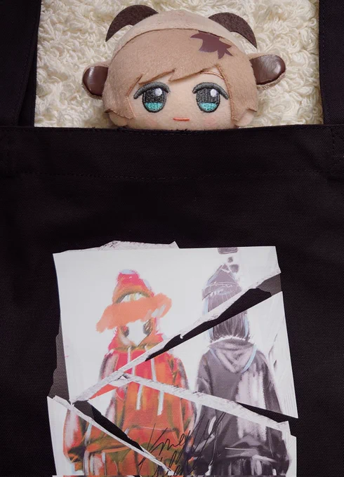 今日は推しくんが1日店長してたので、この前届いたコラボトートをおろしました。良いサイズ感。これでライブ行きたい。 