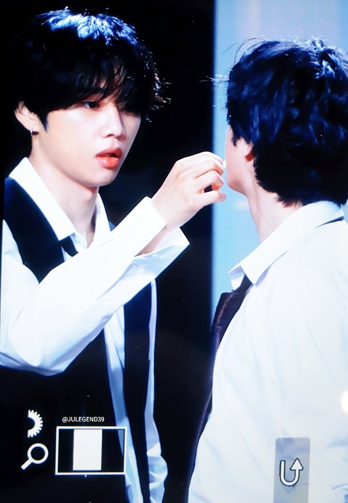 jhnzone's tweet photo. #sunhak a very precious moment for me 😭 https://t.co/7mRlt83Gap