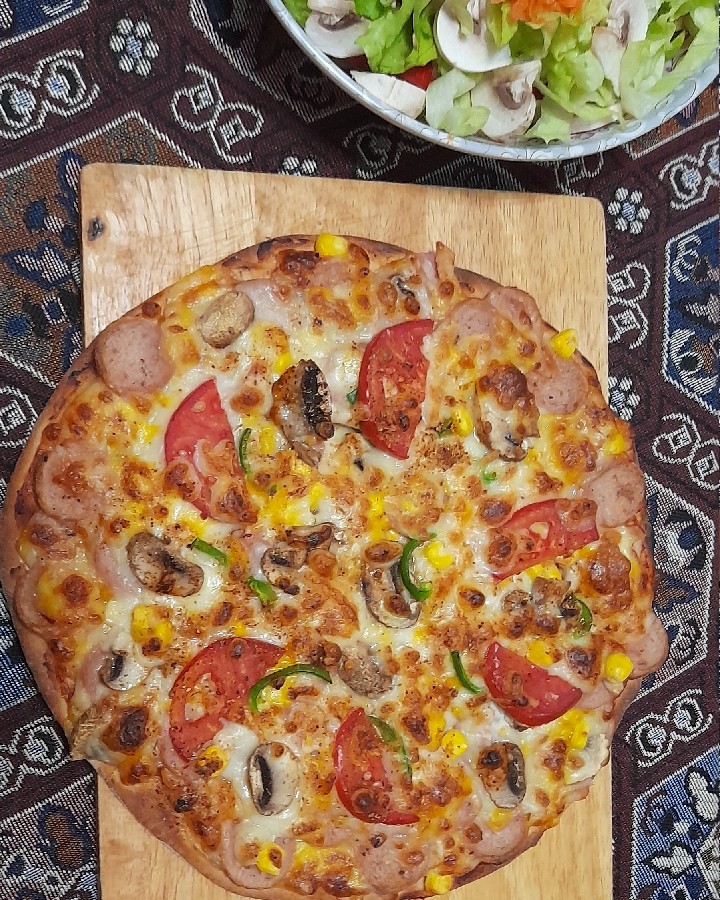 Kava9988's tweet photo. دم نوبیتکس گرم که پیتزای دیشب مارو تقبل کرد و شیرینی خوشمزه ای داد🫠😍
امیدوارم این مسابقه هم برنده بشم
من جای اون باشم میام تقسیم میکنم روی دارایی های مختلف مثل طلا، نقره، خود بیت کوین، اتریوم و بقیشم دلار نگه میدارم ک سود ریالی کشورم بگیرم😂😎 https://t.co/a2wG3yl1Ll