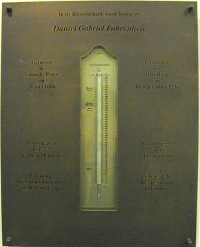 Op deze dag in 1686 werd Daniel Gabriel Fahrenheit geboren in Gdansk, uitvinder van de thermometer en van de Fahrenheit-temperatuurschaal. Een groot deel van zijn leven bracht hij door in de Republiek der Verenigde Nederlanden. Hij ligt begraven in de Kloosterkerk in Den Haag