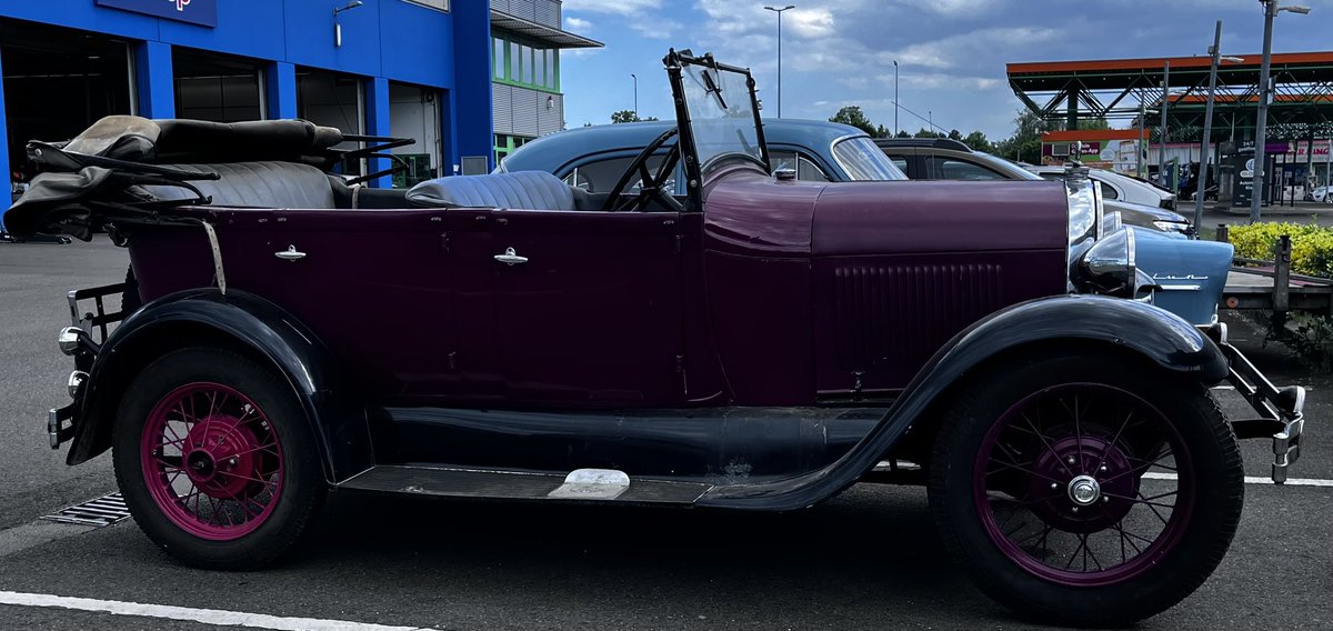 Guten Morgen ihr Lieben 🫶 
Eine gemütliche Fahrt ins Wochenende wünsche ich Euch 
🤗☕️☕️🌸🌺🍀👋