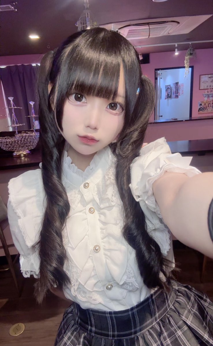 おきゅいん🖤

地雷イベ本日も開催ちゅー⭐️

会いに来てねー"(∩&gt;ω&lt;∩)"

#コンカフェ #コンカフェ営業  #コンカフェ嬢 #秋葉原 #自撮り界限さんと繋がりたい #自撮り界隈 #地雷系さんと繋がりたい #地雷系女子 #雰囲気 #いいね返し #いいねした人フォローする