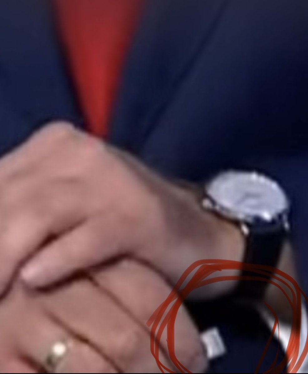 Podobno Karol zażywał Snus czyli używkę w Polsce zakazaną.
Ale spoko, Karol przyzwyczajony do robienia rzeczy zakazanych w Polsce. Pytanie czy ma na to naszą zgodę.
#UpadekKarola
#TylkoNieNawrocki