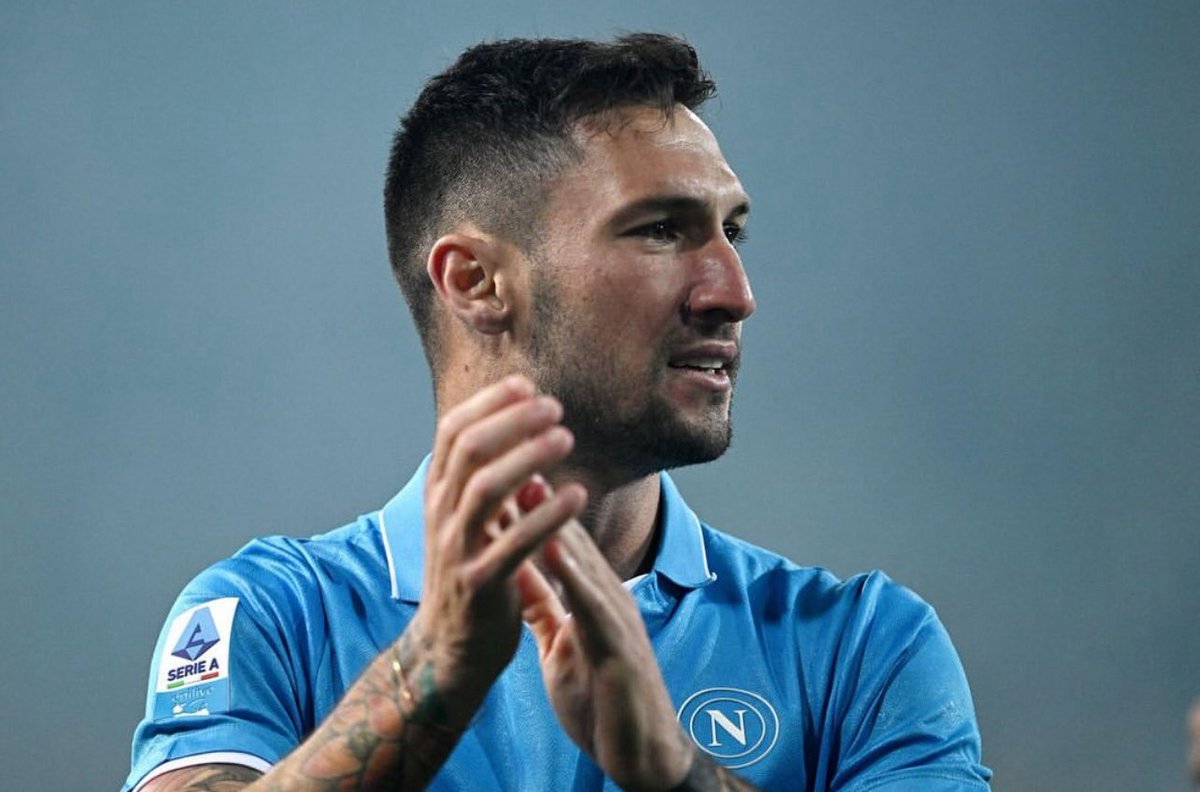 ACPerugiaCalcio's tweet photo. 🏆 #ACPerugiaCalcio si complimenta con @sscnapoli e soprattutto con Leonardo #Spinazzola, Matteo #Politano e Pasquale #Mazzocchi per la vittoria del campionato @SerieA 

👏👏👏👏

#SerieA #napolicampione https://t.co/9Uu5XgNxuW