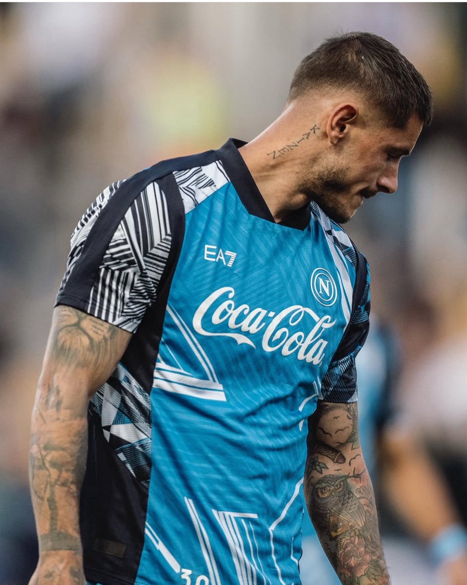 ACPerugiaCalcio's tweet photo. 🏆 #ACPerugiaCalcio si complimenta con @sscnapoli e soprattutto con Leonardo #Spinazzola, Matteo #Politano e Pasquale #Mazzocchi per la vittoria del campionato @SerieA 

👏👏👏👏

#SerieA #napolicampione https://t.co/9Uu5XgNxuW