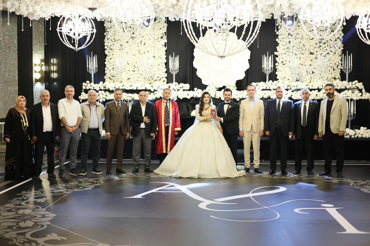 İsmail İle Ayşenur  Çiftinin düğününe katılarak,
Nikah akdine şahitlik ettim.
Gençlerimizi tebrik eder, bir ömür boyu mutluluklar dilerim.
<a href="/avibrahmksknbck/">Av.ibrahim keskinbıçak</a>