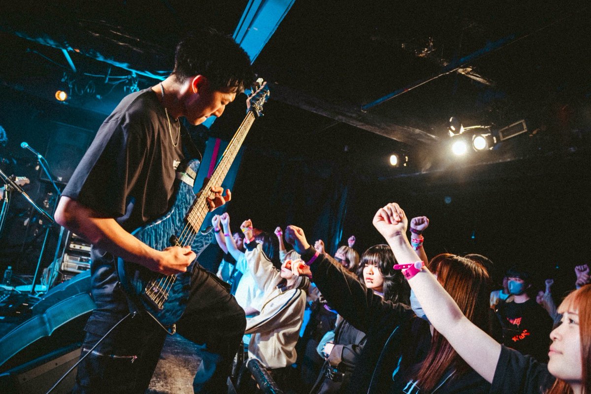 VSC_official's tweet image. 【#VOIFES 2025 即出しLIVE PHOTO】

ヨイズ（@YOI_S_）

VOIFES来年も出演したいって言ってくれて嬉しすぎた🥺！
また絶対来年誘います！！！！
時を経て仲良くなれて良かったー！
出演ありがとう👏

Photo by（@J_of_Jt）

#VOIFES2025
#ヨイズ