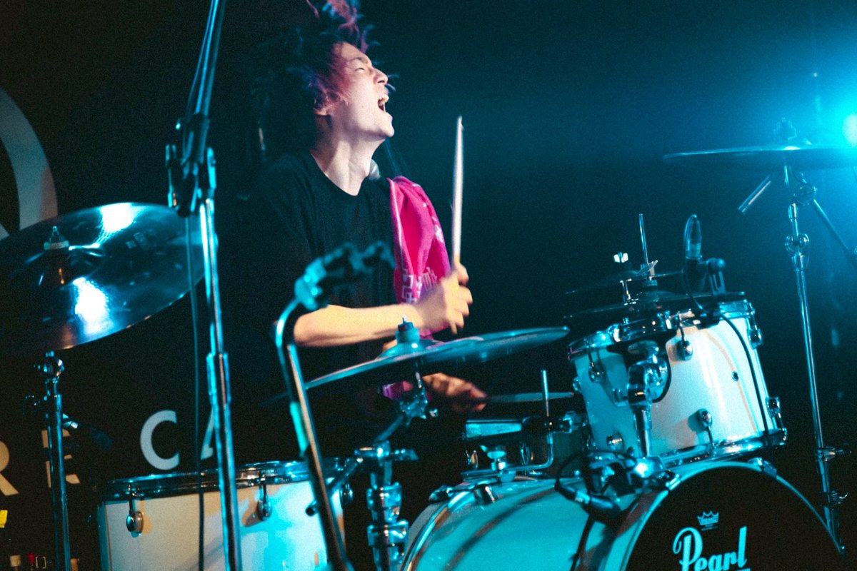 VSC_official's tweet image. 【#VOIFES 2025 即出しLIVE PHOTO】

ヨイズ（@YOI_S_）

VOIFES来年も出演したいって言ってくれて嬉しすぎた🥺！
また絶対来年誘います！！！！
時を経て仲良くなれて良かったー！
出演ありがとう👏

Photo by（@J_of_Jt）

#VOIFES2025
#ヨイズ