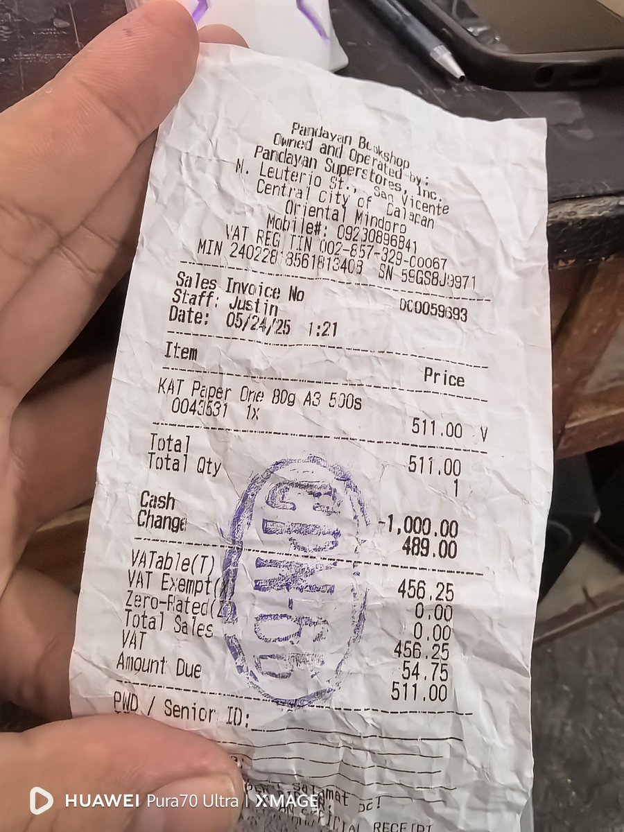 jrwndelaluna's tweet image. Di ko kinaya yung cashier sa #Pandayan. P511 yung babayaran ko, nagbigay ako ng 1000. Inihabol ko ung 11. Wag na daw, baka daw malito sya. 😭 Cute mo ate, nakuha mo yung inis ko.