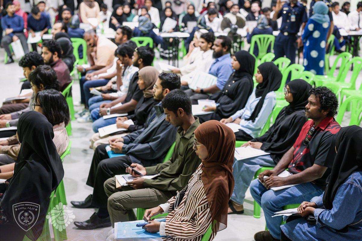 Controller General of Immigration, CP (Retd) Ahmed Faseeh, visited Galolhu School to observe the ongoing walk-in interviews for the selection of 50 Immigration Officer trainees. He expressed his appreciation for the overwhelming response from the youth and thanked them for their